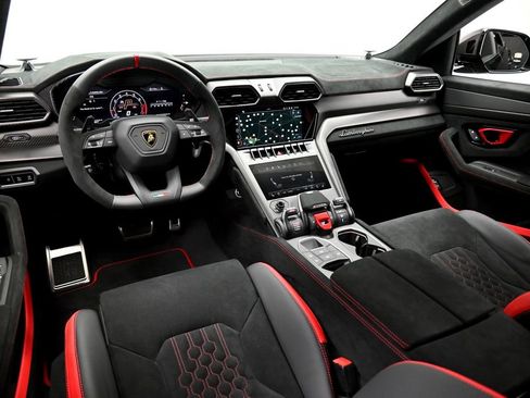 Used 2023 Lamborghini Urus Performante AWD/4WD image 10