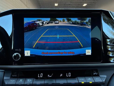 Used 2026 Toyota Camry SE FWD image 33