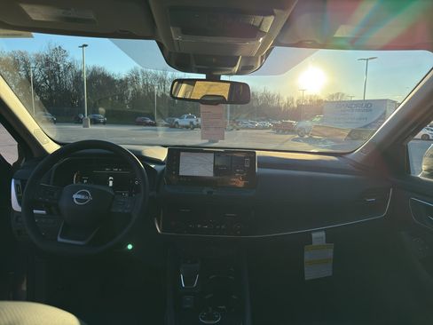 New 2026 Nissan Rogue Platinum image 28