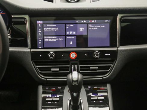 Certified 2025 Porsche Macan S AWD/4WD image 18