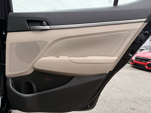 Used 2017 Hyundai Elantra SE image 27