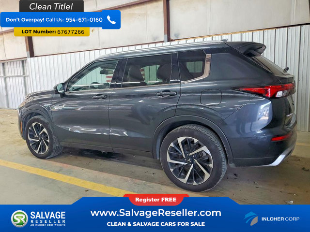 Used 2024 Mitsubishi Outlander 4WD Plug-In Hybrid image 3