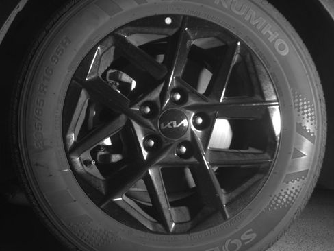 Used 2025 Kia K5 LXS image 12