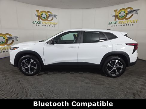 Certified 2024 Chevrolet Trax RS w/ Sunroof Package FWD image 4