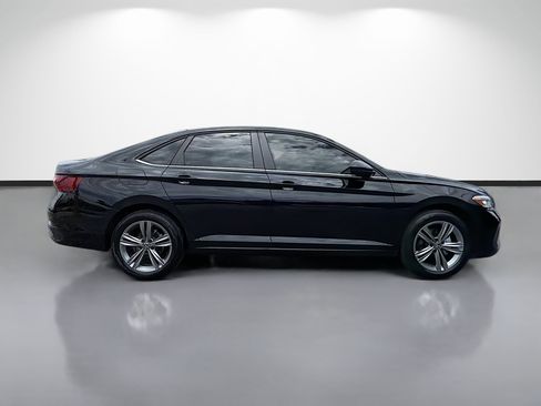 Used 2022 Volkswagen Jetta SE FWD image 2