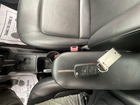 Used 2008 Volkswagen Beetle S image 27