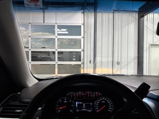 Used 2018 GMC Yukon SLT AWD/4WD image 8