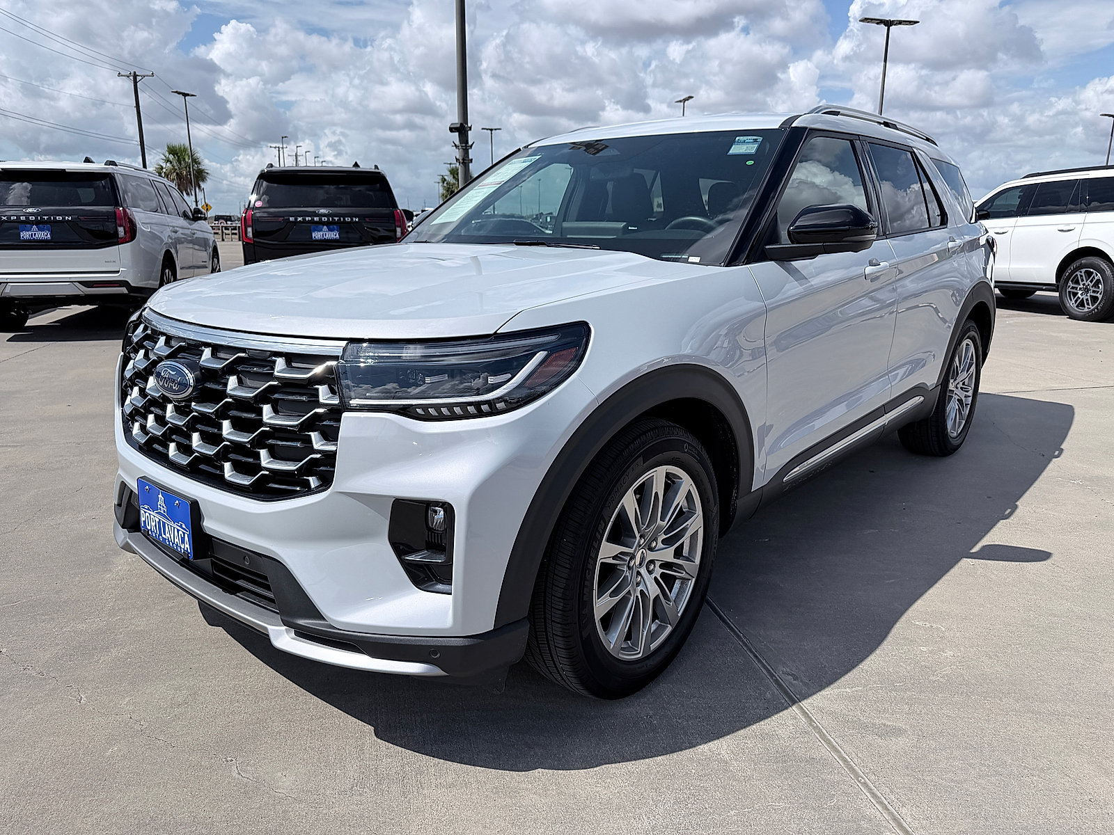 Used 2026 Ford Explorer Platinum RWD image 3