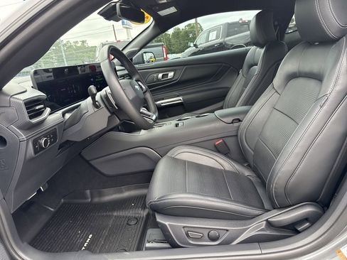 Used 2025 Ford Mustang GT Premium RWD image 12