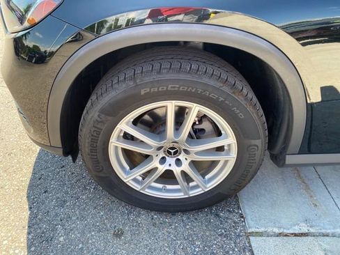 Used 2025 Mercedes-Benz GLC 300 4MATIC image 12