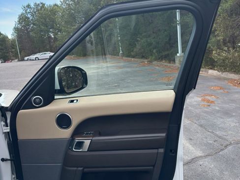 Used 2020 Land Rover Range Rover Sport HSE image 22