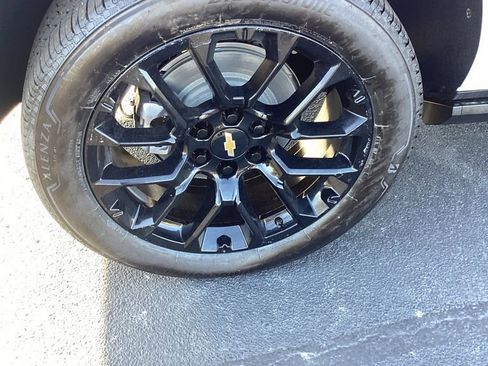 New 2026 Chevrolet Suburban Premier image 12