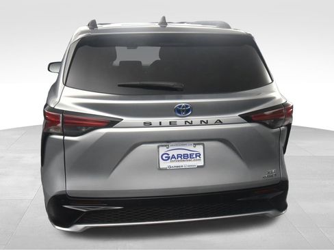 Used 2023 Toyota Sienna XSE w/ XSE Plus Package image 6