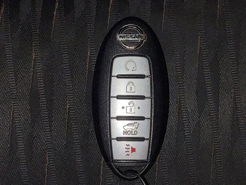 Used 2018 Nissan Rogue SV w/ Premium Package image 32