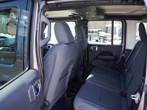 Certified 2025 Jeep Wrangler Unlimited Sahara w/ Safety Group image 17