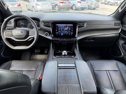 Used 2024 Jeep Wagoneer L Series II w/ Flexible Seating Group RWD image 20