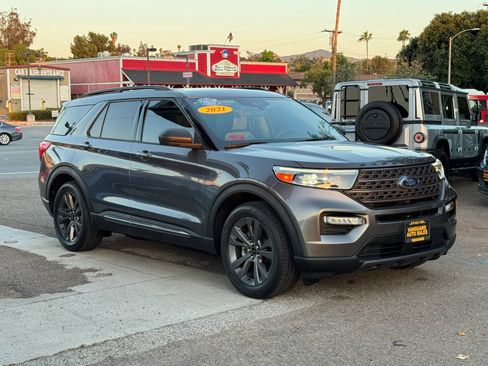 Used 2021 Ford Explorer XLT w/ Equipment Group 202A RWD image 2