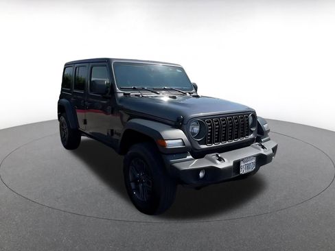 Used 2025 Jeep Wrangler Sport S image 3
