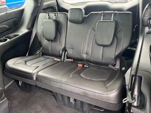 Used 2025 Chrysler Pacifica Select w/ Uconnect Theater Family Group AWD/4WD image 22