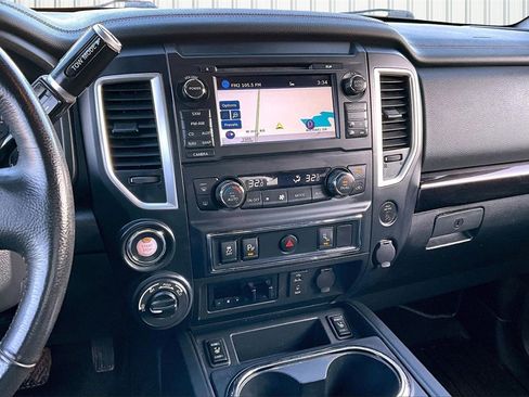 Used 2018 Nissan Titan SV image 10