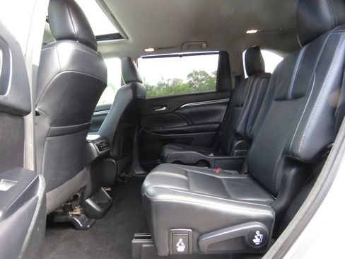 Used 2018 Toyota Highlander SE AWD/4WD image 21