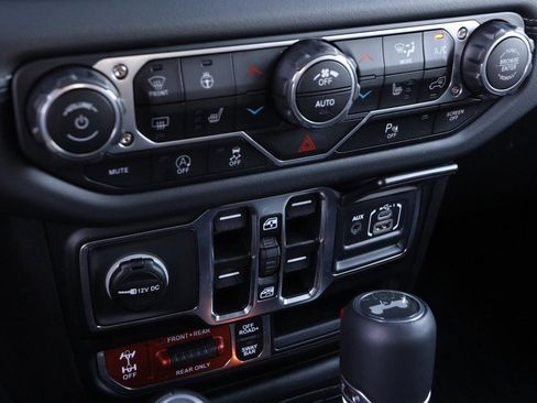 Used 2025 Jeep Wrangler Unlimited Rubicon image 20