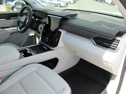 Used 2025 GMC Acadia Denali w/ Super Cruise Package image 11