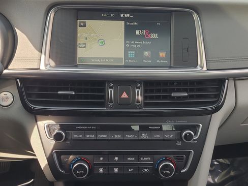 Used 2016 Kia Optima EX w/ Premium Package image 17