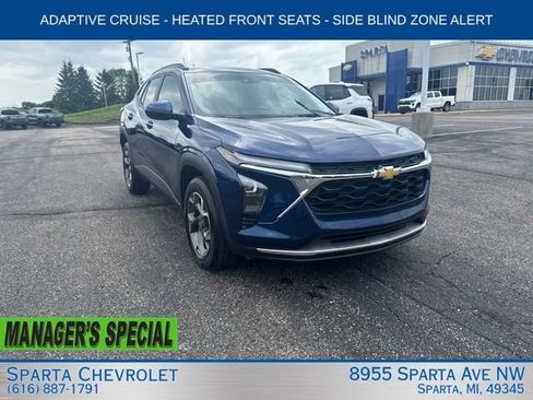 Used 2024 Chevrolet Trax LT w/ Driver Confidence Package FWD image 1
