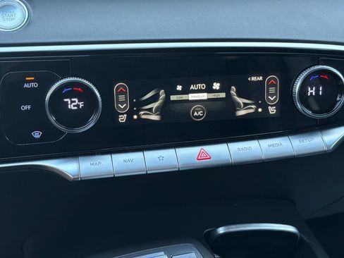 Used 2025 Genesis GV70 2.5T image 29