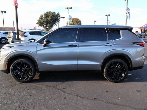 Used 2024 Mitsubishi Outlander SE Black Edition image 2