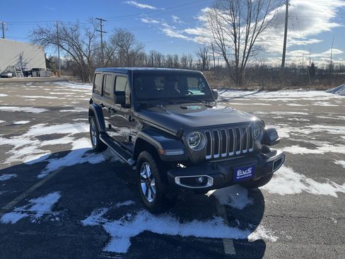 Used 2019 Jeep Wrangler Unlimited Sahara image 8