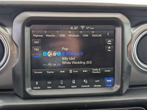 Used 2019 Jeep Wrangler Unlimited Sahara w/ Uconnect 4C Nav & Sound Group AWD/4WD image 18