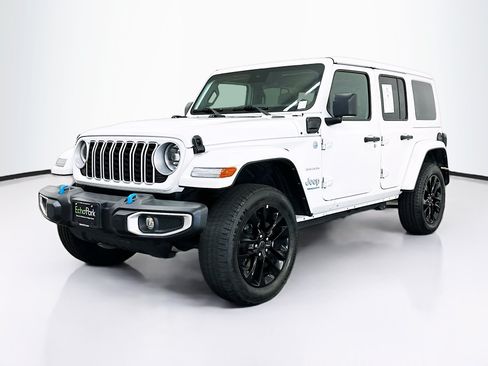 Used 2024 Jeep Wrangler Unlimited Sahara AWD/4WD image 3