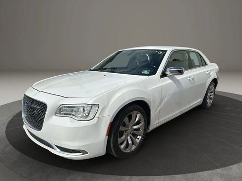 Used 2019 Chrysler 300 Touring w/ Chrome Appearance Package image 1
