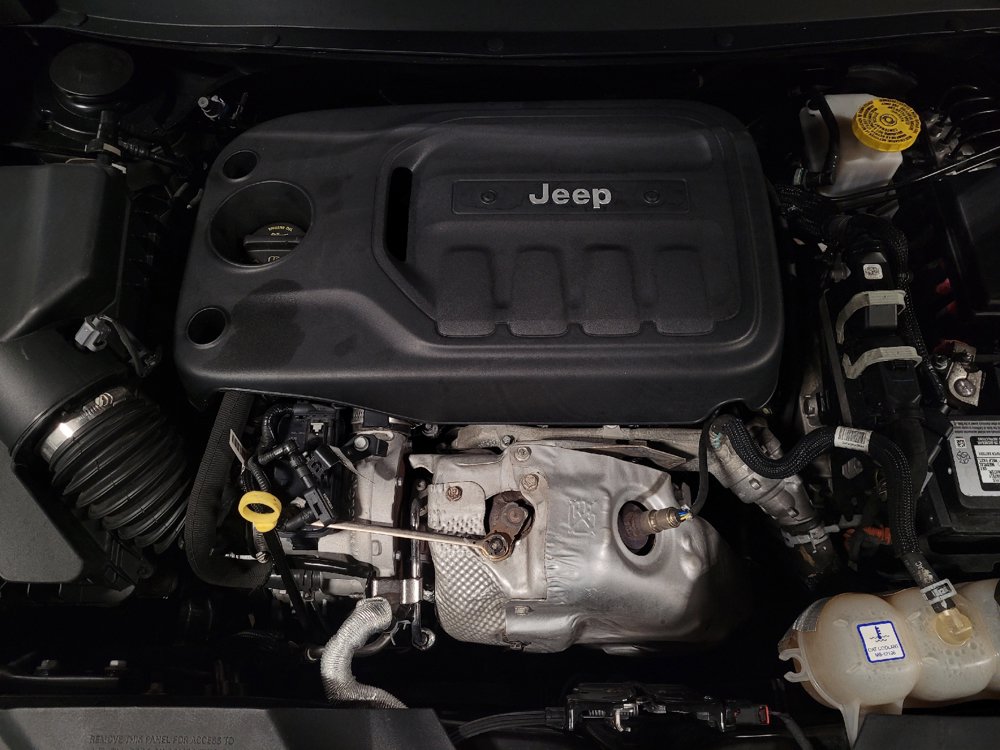 Used 2019 Jeep Cherokee Limited w/ Technology Group FWD image 30