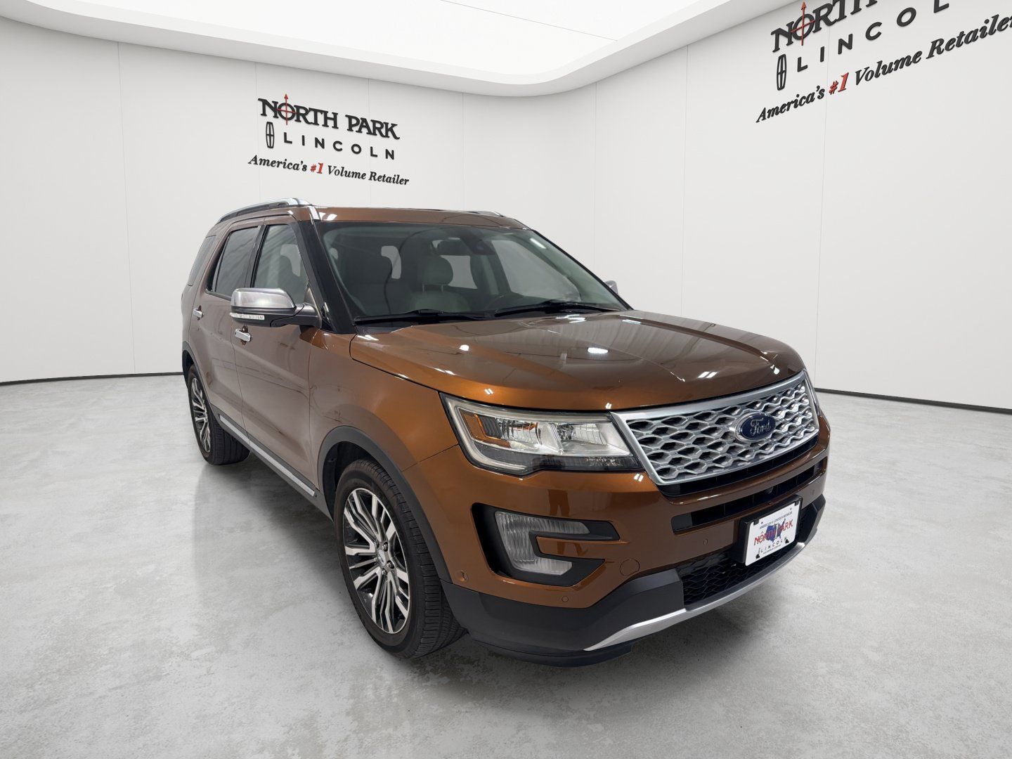 Used 2017 Ford Explorer Platinum AWD/4WD image 7