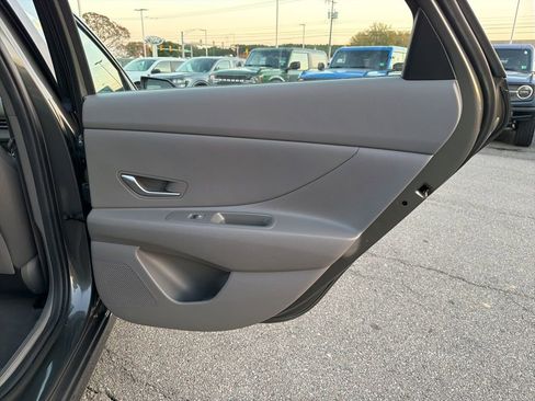 Used 2024 Hyundai Elantra SEL image 19