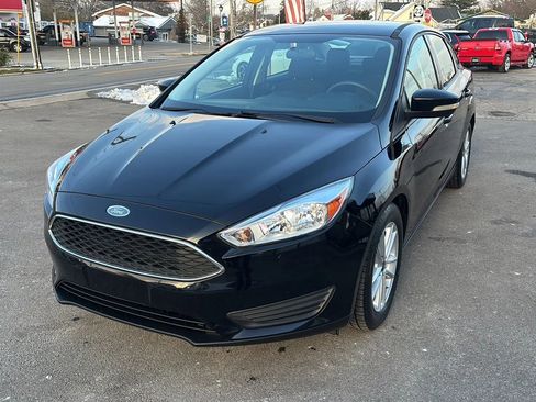 Used 2017 Ford Focus SE image 2