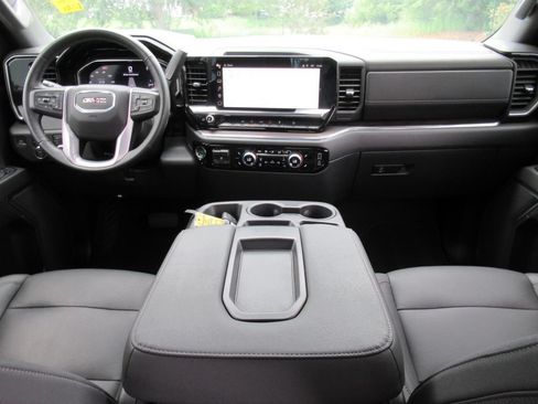 Used 2024 GMC Sierra 1500 SLT w/ X31 Off-Road Package AWD/4WD image 12
