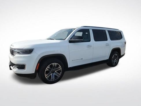 Used 2024 Jeep Wagoneer L Series II w/ Flexible Seating Group AWD/4WD image 3