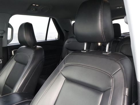 Used 2022 Ford Explorer XLT w/ Equipment Group 202A image 9