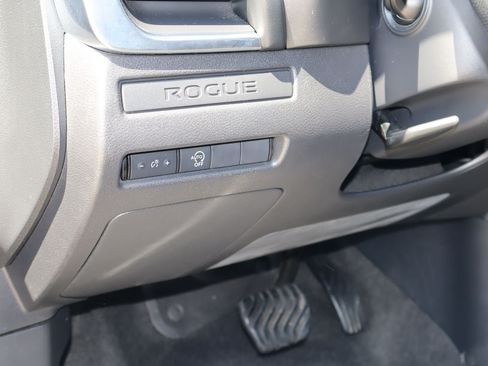 Used 2024 Nissan Rogue S FWD image 22