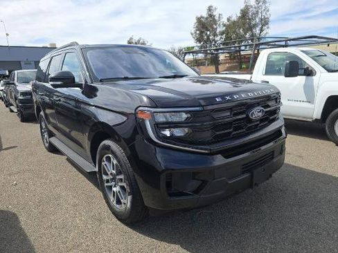 Used 2025 Ford Expedition Active image 3