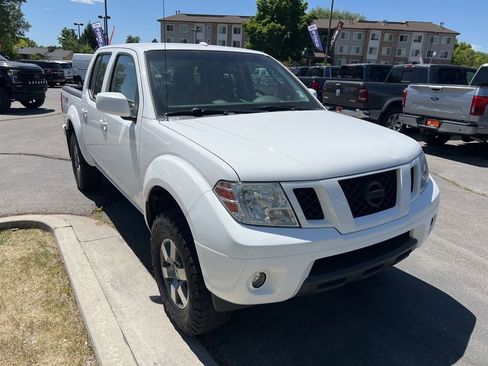 Used 2011 Nissan Frontier PRO-4X AWD/4WD image 5
