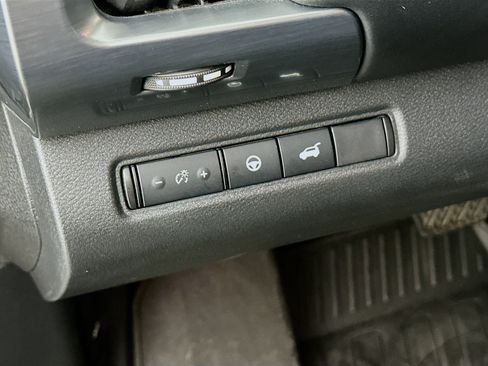 Used 2022 Nissan Pathfinder SL w/ SL Black Package FWD image 17