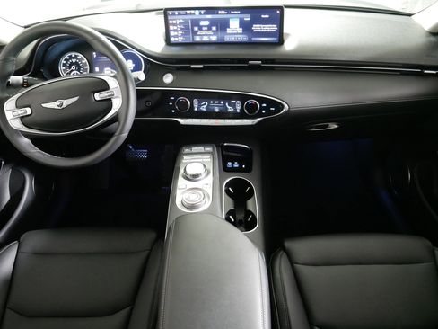 Certified 2025 Genesis GV70 2.5T AWD/4WD image 10