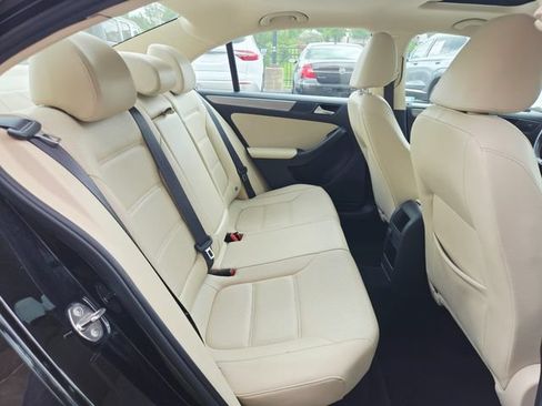 Used 2017 Volkswagen Jetta SE FWD image 17