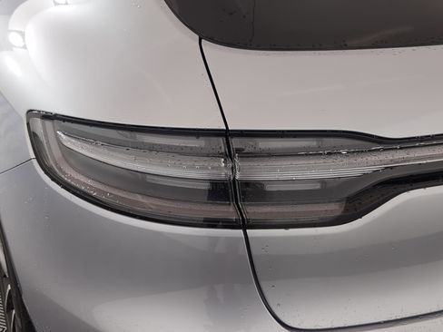 Certified 2025 Porsche Macan AWD/4WD image 15