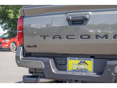 Used 2025 Toyota Tacoma TRD Off-Road w/ TRD Off Road Premium Package AWD/4WD image 29